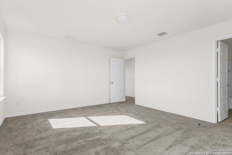 Spacious, unfurnished interior of a new home in Spanish Trails, San Antonio (Image 19).