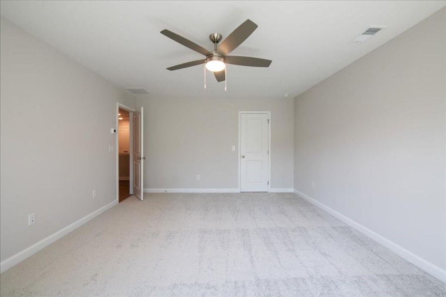 Spacious, unfurnished interior of a new home in Cherokee Township, Acworth (Image 21).
