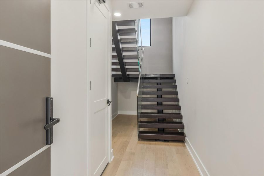 Spacious, unfurnished interior of a new home in , Houston (Image 26).