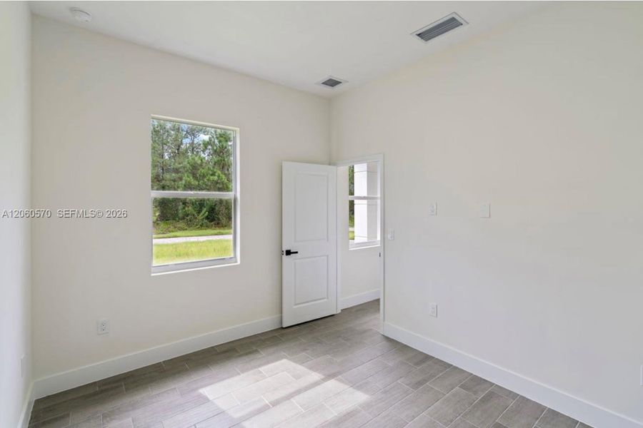 Spacious, unfurnished interior of a new home in , Lehigh Acres (Image 19).