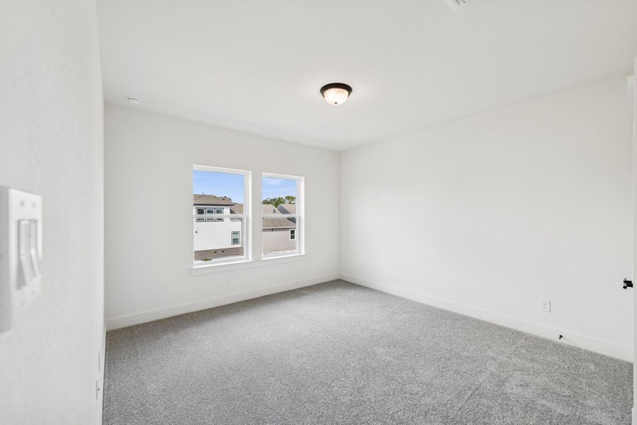 Spacious, unfurnished interior of a new home in Retreat at Oak Park, Houston (Image 14).