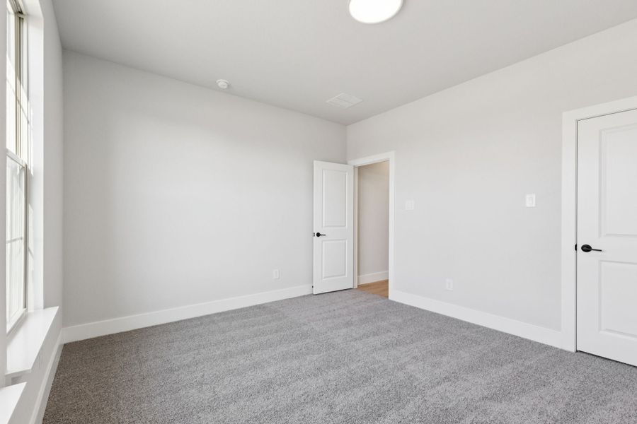 Spacious, unfurnished interior of a new home in Ellis Ranch Estates, Waxahachie (Image 24).