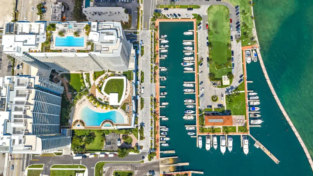 Nautilus 220 + Marina Aerial Nautilus 220 + Marina Aerial