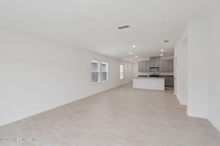 Spacious, unfurnished interior of a new home in Kings Preserve, Jacksonville (Image 21).