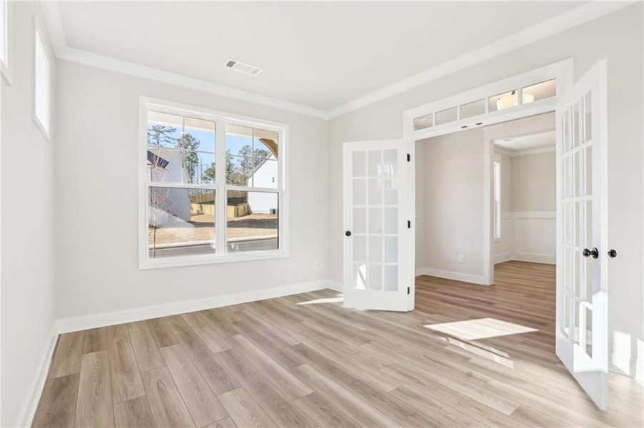 Spacious, unfurnished interior of a new home in Ponderosa Farms Reserve, Gainesville (Image 37).
