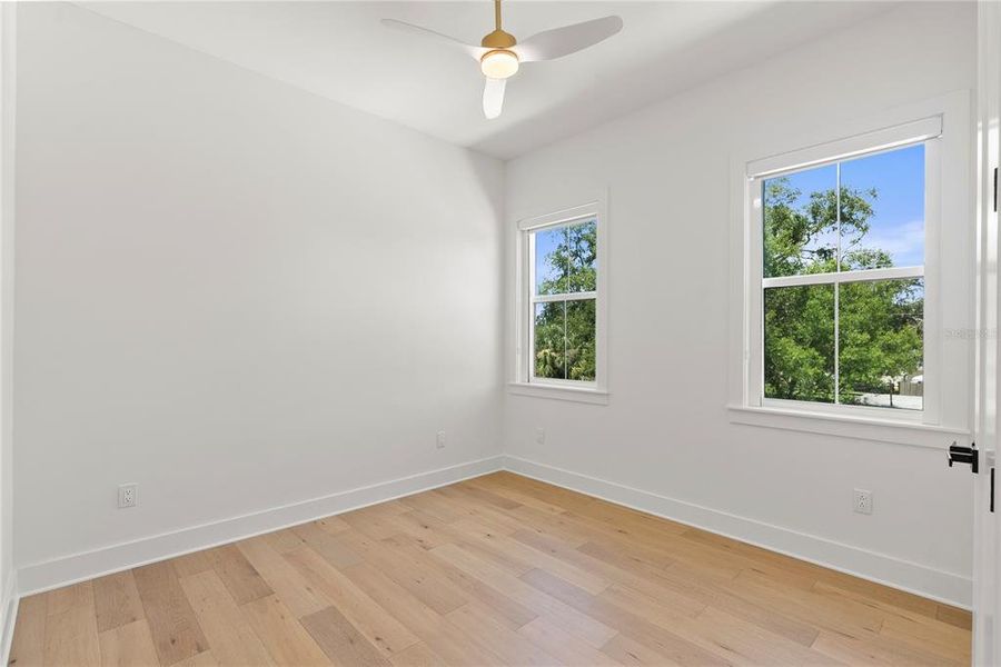 Spacious, unfurnished interior of a new home in , St. Petersburg (Image 25).