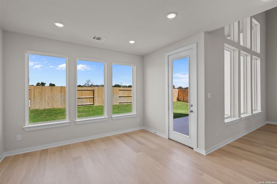 Spacious, unfurnished interior of a new home in Buffalo Crossing, Cibolo (Image 33).