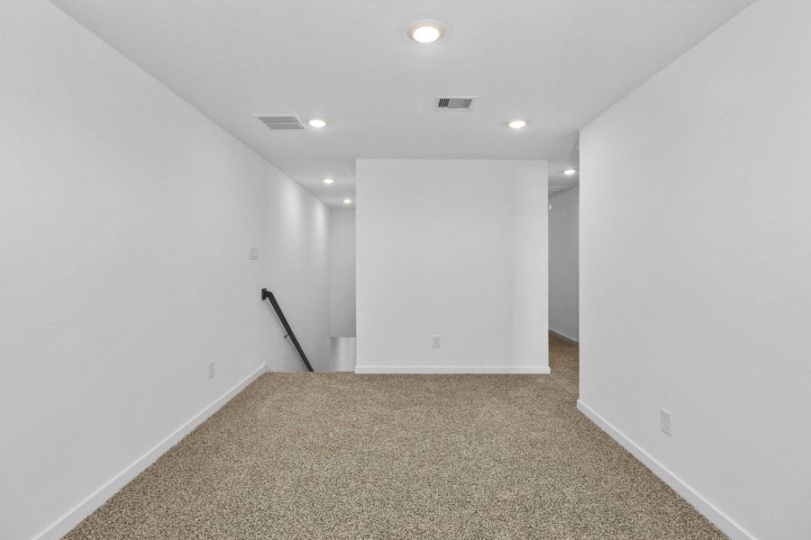 Spacious, unfurnished interior of a new home in Grand West, Houston (Image 17).