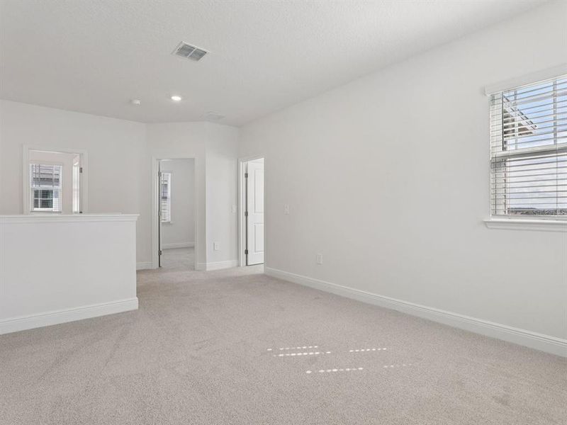 Spacious, unfurnished interior of a new home in Cyrene at Minneola, Minneola (Image 9).