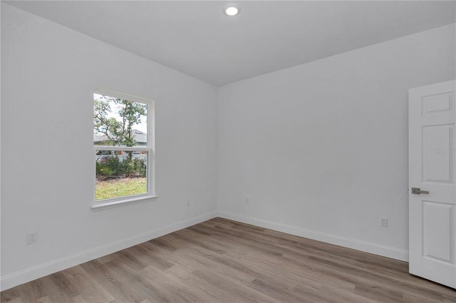 Spacious, unfurnished interior of a new home in , Ocala (Image 33).