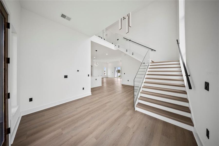 Spacious, unfurnished interior of a new home in , Lake Alfred (Image 47).