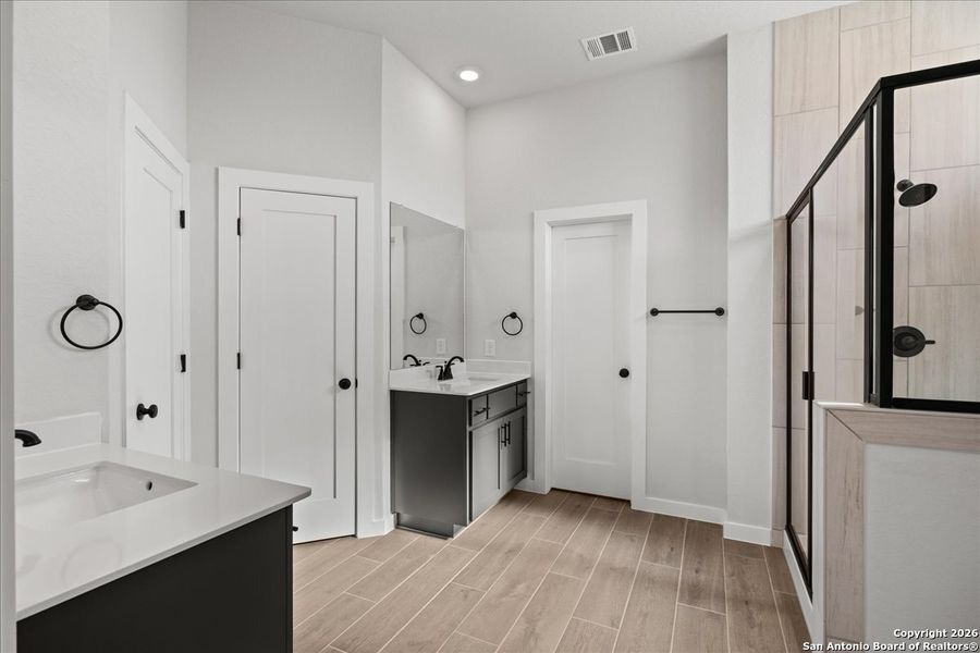 Furnished interior view inside a new home in Meyer Ranch, New Braunfels (Image 8).