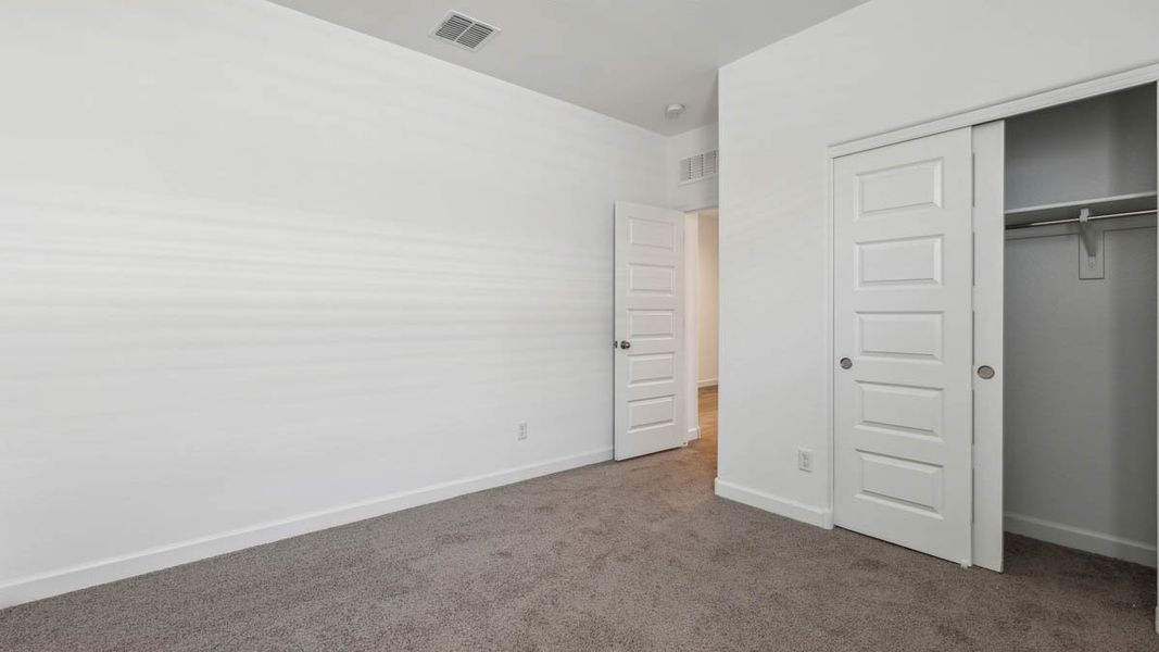 Spacious, unfurnished interior of a new home in Quail Ranch, San Tan Valley (Image 22).