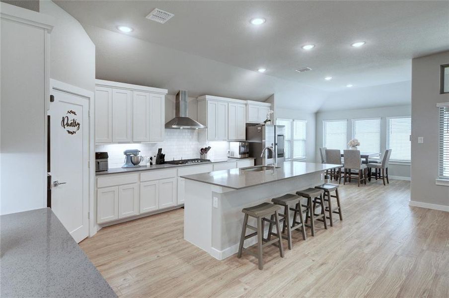 KITCHEN ISLAND WITH BREAKFAST BAR