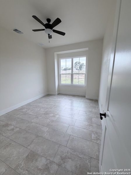 Spacious, unfurnished interior of a new home in , Floresville (Image 14).