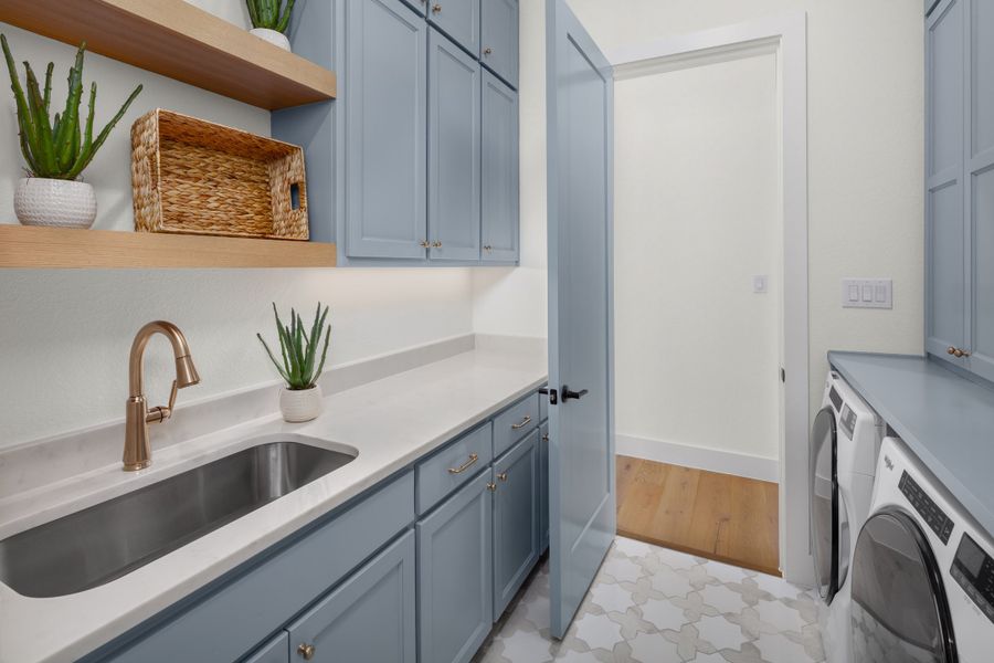 Furnished interior view inside a new home in Winding Creek, Rockwall (Image 20). Furnished interior view inside a new home in Winding Creek, Rockwall (Image 20).
