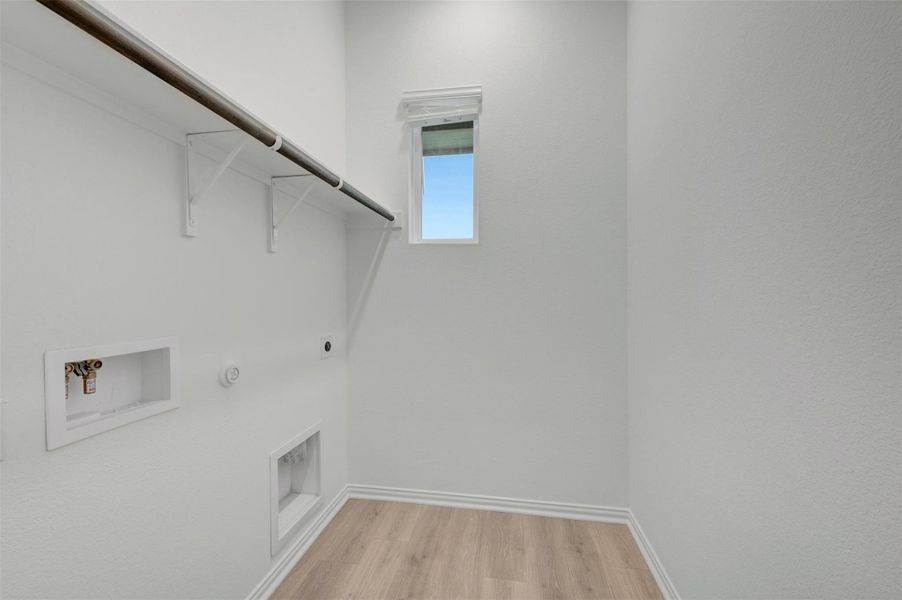 Spacious, unfurnished interior of a new home in Heritage, Dripping Springs (Image 25).