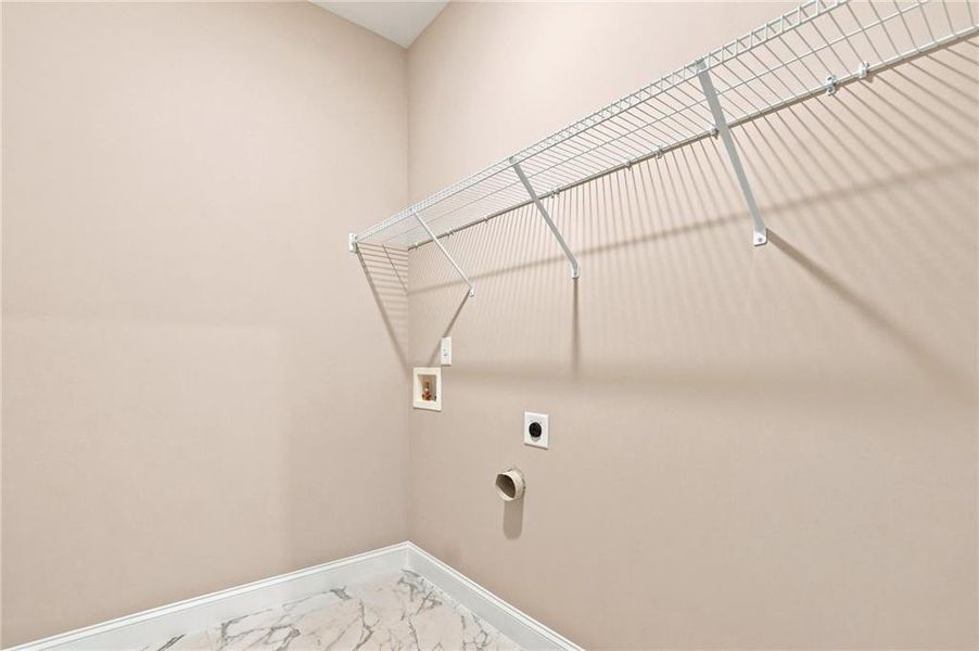 Spacious, unfurnished interior of a new home in , Jasper (Image 31).