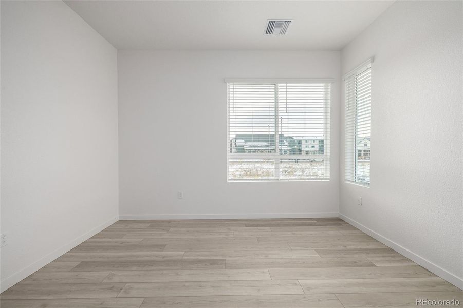 Spacious, unfurnished interior of a new home in Gateway Commons, Denver (Image 13).