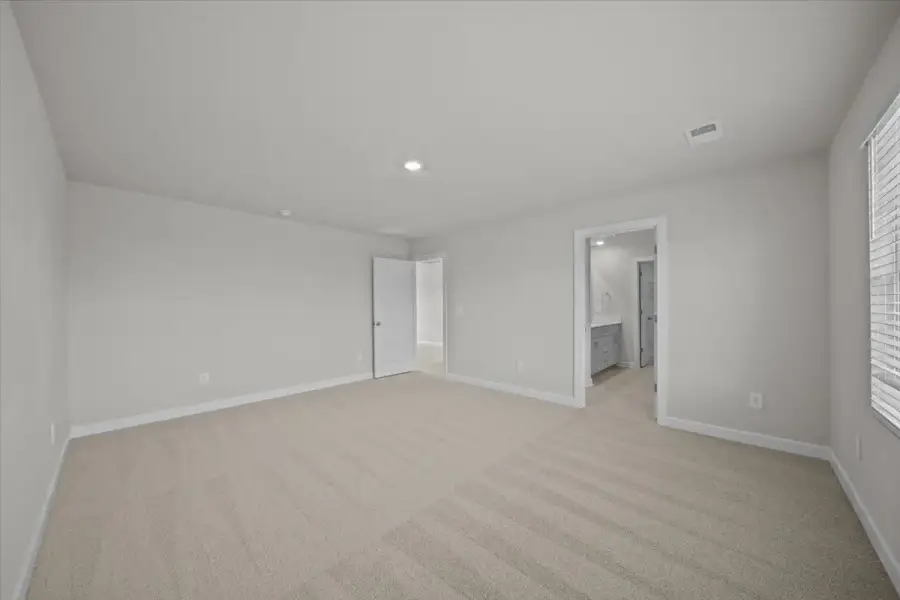 Spacious, unfurnished interior of a new home in Shiloh Valley, Piedmont (Image 20).