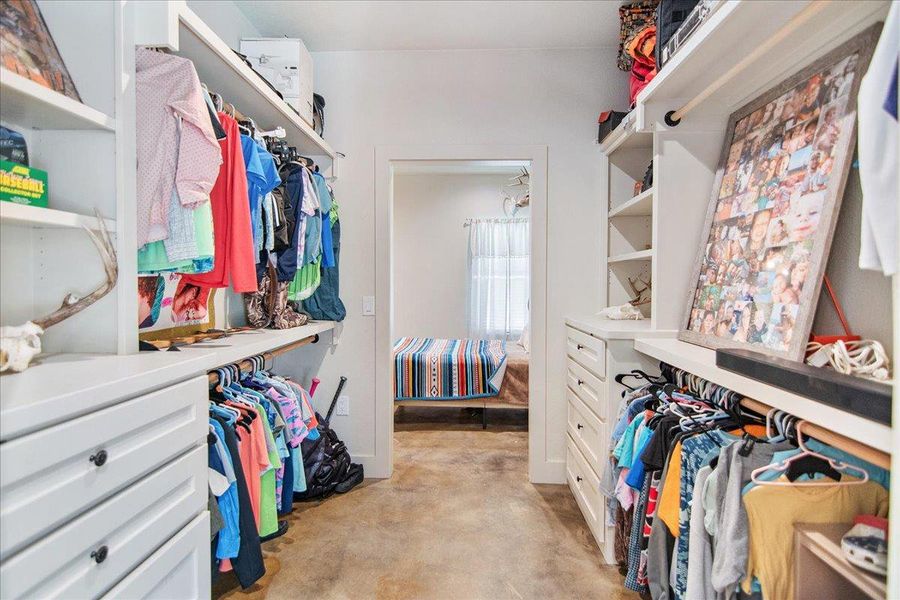 Furnished interior view inside a new home in , Kingsland (Image 13).