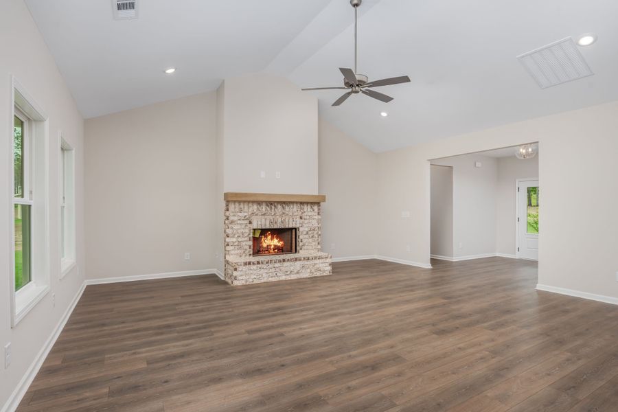Spacious, unfurnished interior of a new home in Stewart Estates, Meansville (Image 20).