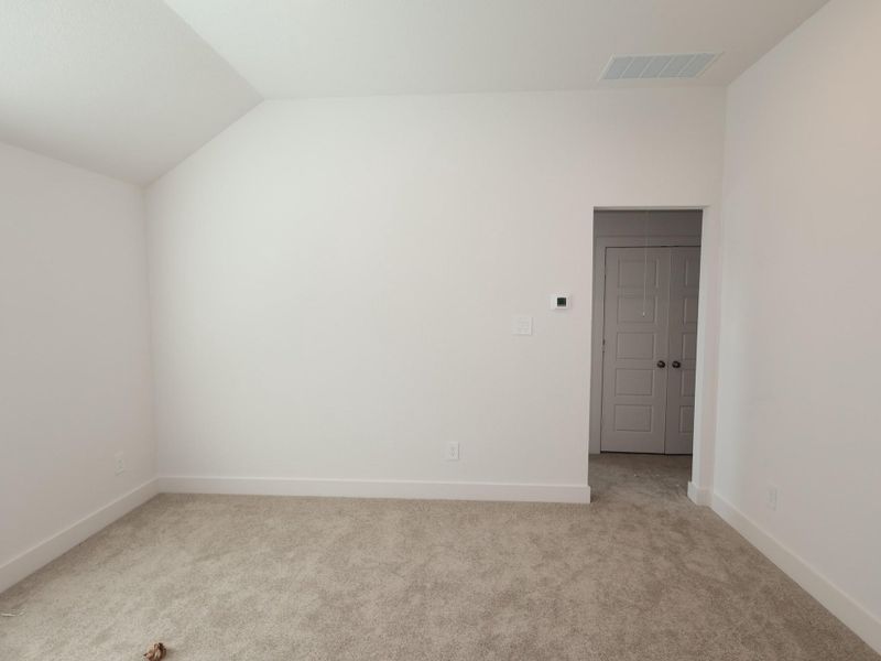 Spacious, unfurnished interior of a new home in Lone Star Landing, Montgomery (Image 34).