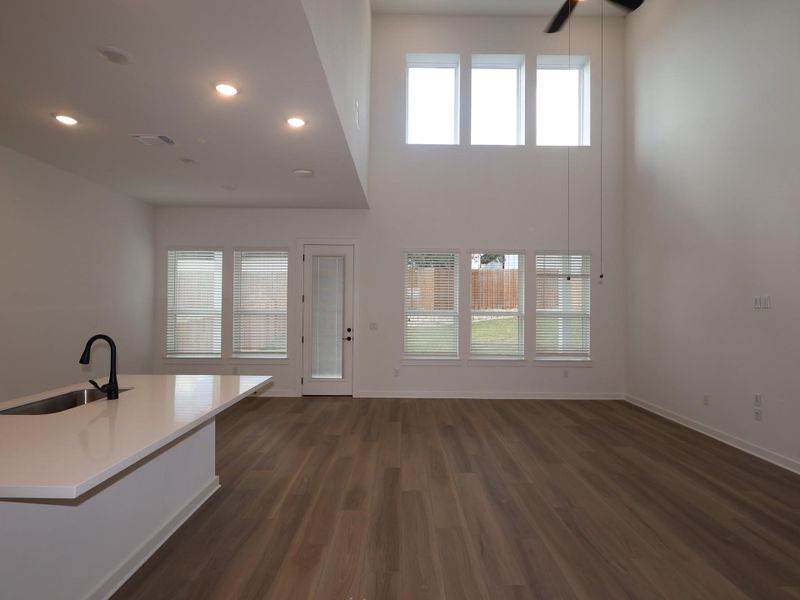 Spacious, unfurnished interior of a new home in Edgewood, Leander (Image 16).