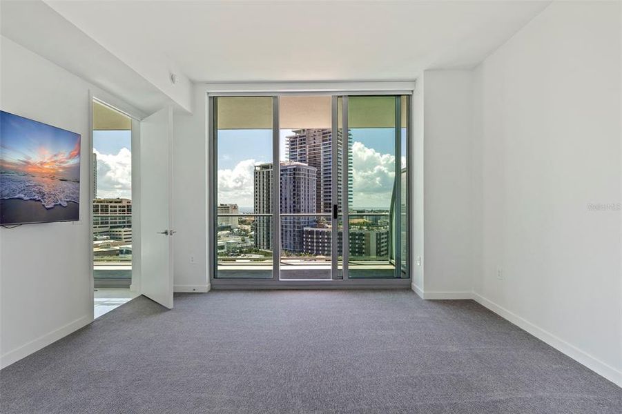 Spacious, unfurnished interior of a new home in , St. Petersburg (Image 55). Spacious, unfurnished interior of a new home in , St. Petersburg (Image 55).
