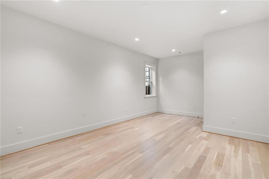 Spacious, unfurnished interior of a new home in , Atlanta (Image 49).