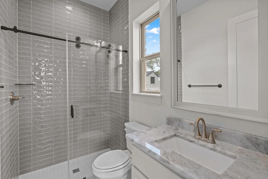 Hereford B full bath