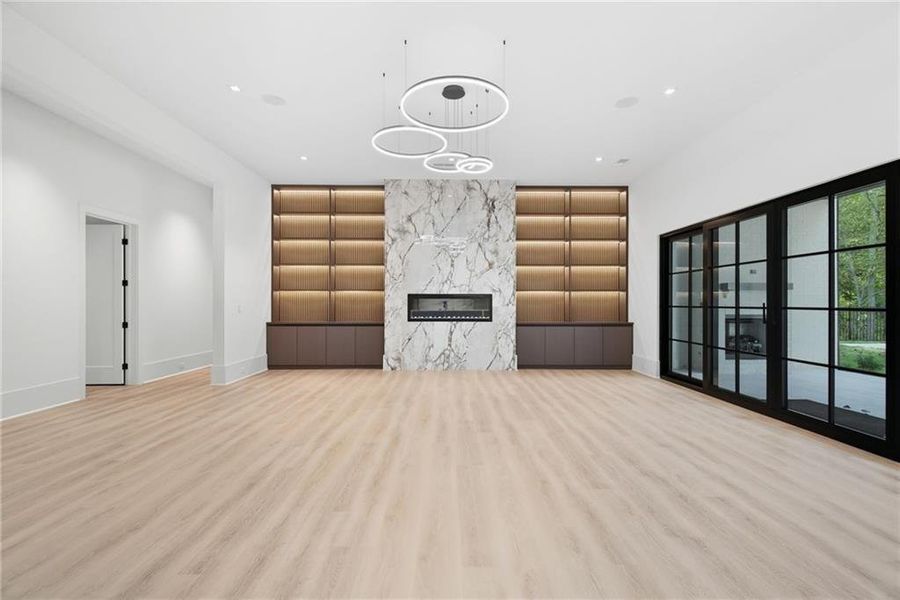 Spacious, unfurnished interior of a new home in , Alpharetta (Image 103).