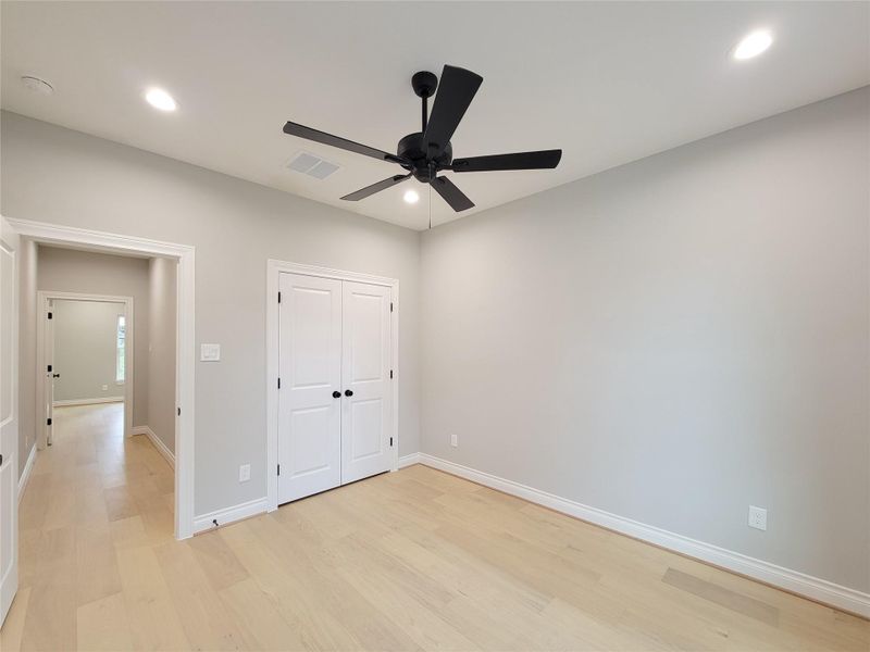 Spacious, unfurnished interior of a new home in , Conroe (Image 36).