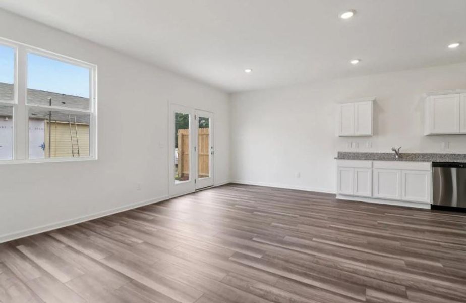 Spacious, unfurnished interior of a new home in Chestnut Grove, Douglasville (Image 7).