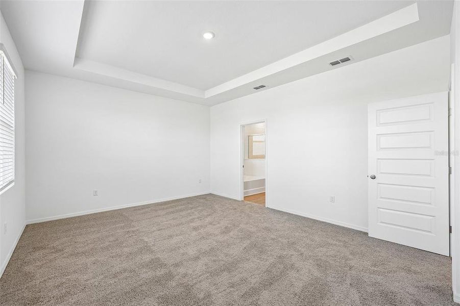 Spacious, unfurnished interior of a new home in , Lakeland (Image 27).