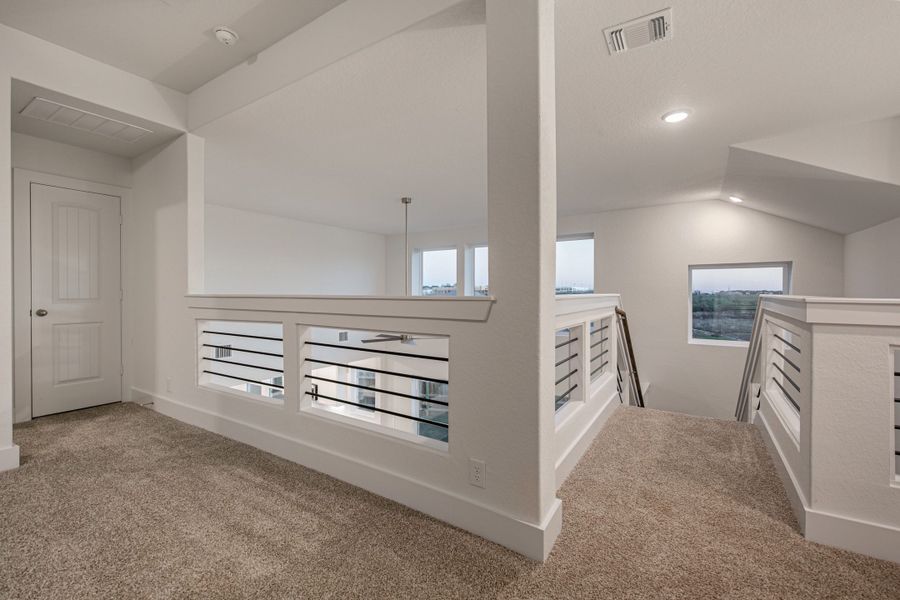 Spacious, unfurnished interior of a new home in Stillwater Ranch, San Antonio (Image 28).