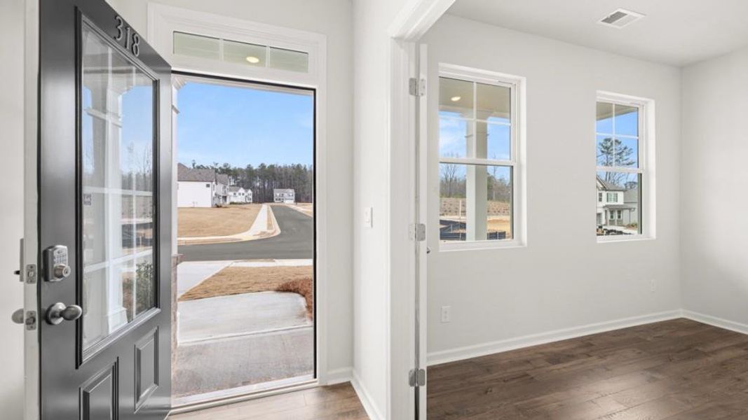Spacious, unfurnished interior of a new home in Thompson Ridge, Dallas (Image 25).
