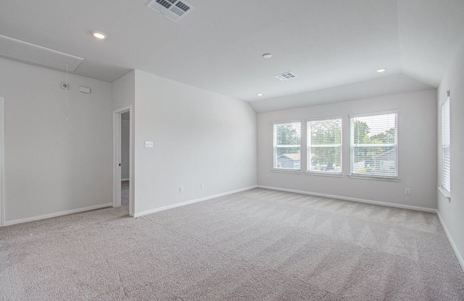 Spacious, unfurnished interior of a new home in Aldine Pines, Houston (Image 42).