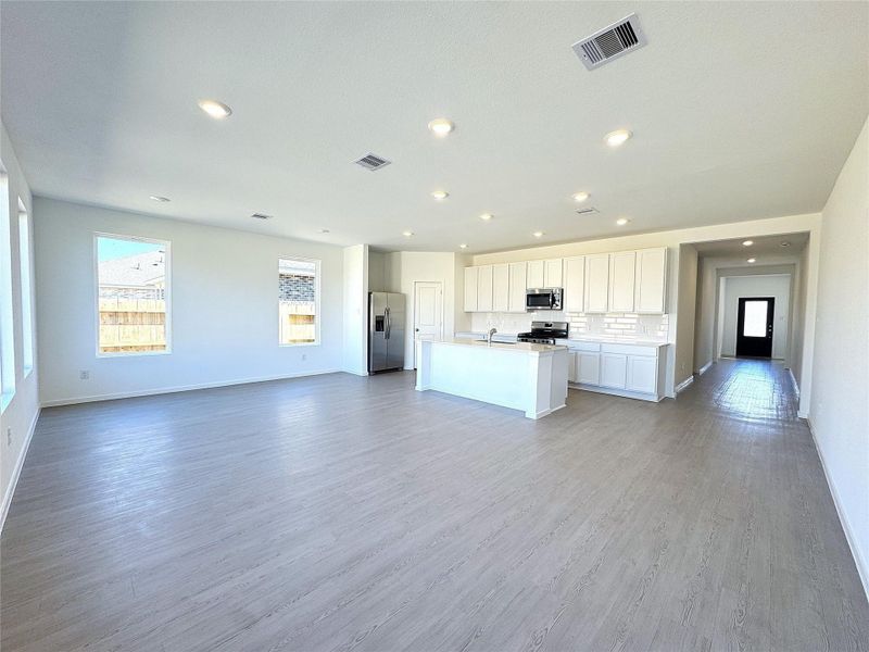Spacious, unfurnished interior of a new home in Anniston, Katy (Image 22). Spacious, unfurnished interior of a new home in Anniston, Katy (Image 22).
