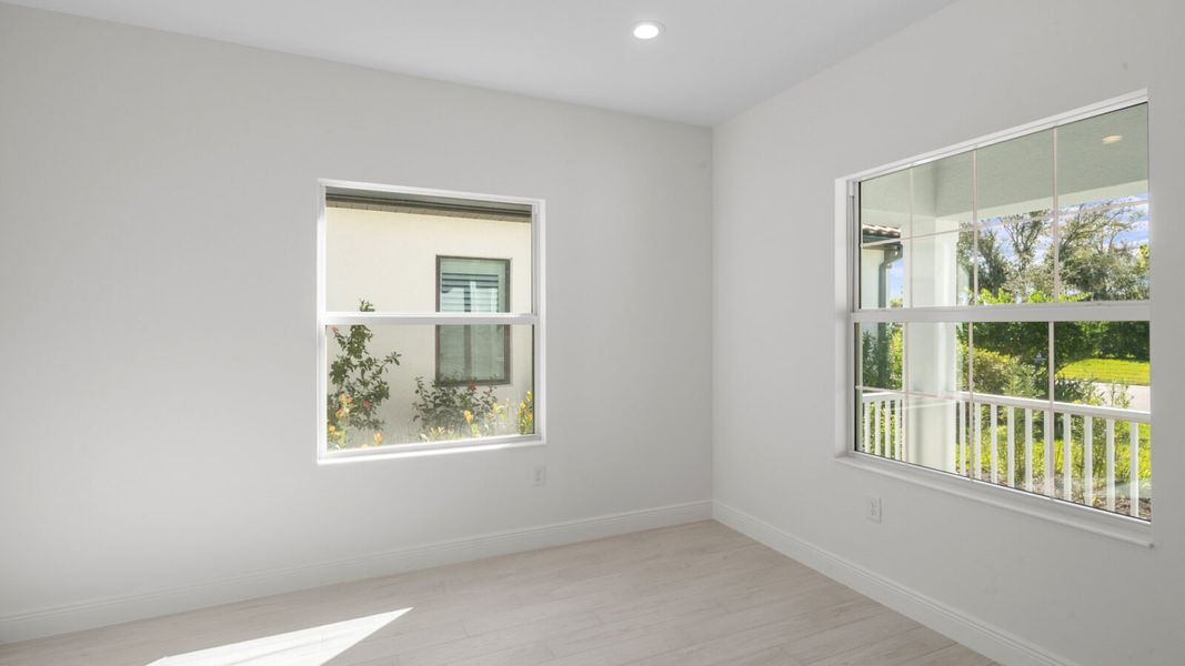 Spacious, unfurnished interior of a new home in Verandah, Fort Myers (Image 15).