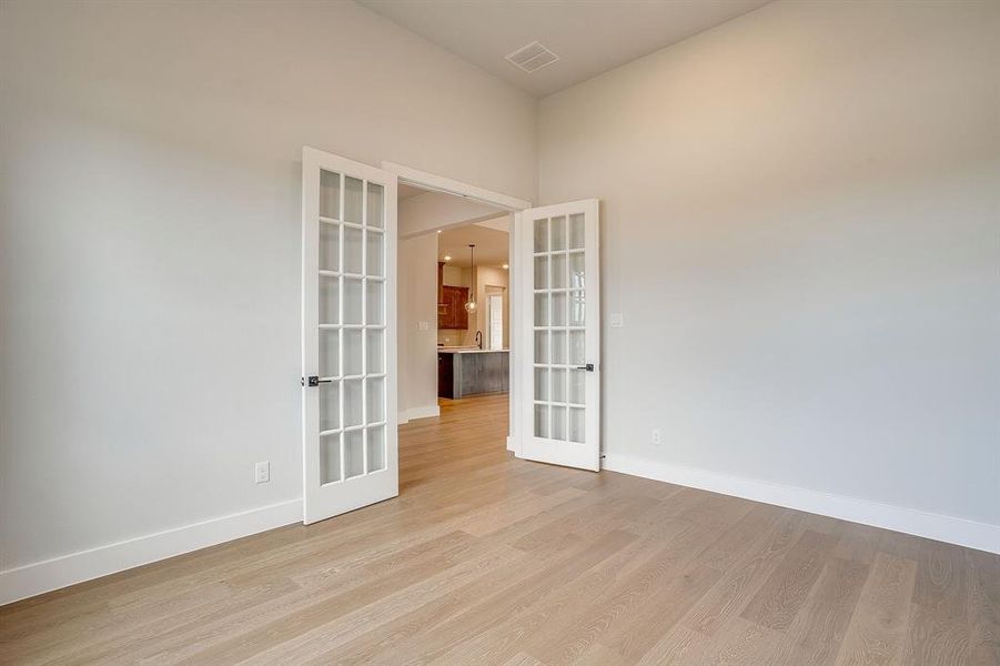 Spacious, unfurnished interior of a new home in Waterfall Ranch, Waxahachie (Image 19).