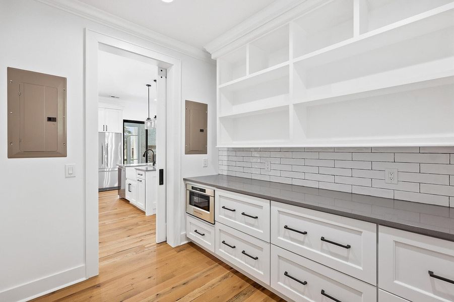 Furnished interior view inside a new home in , Seabrook (Image 43).