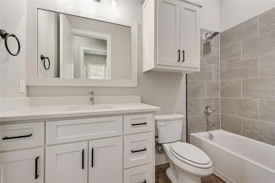 Full bath with vanity and shower / bathtub combination