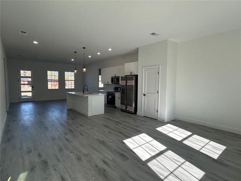 Spacious, unfurnished interior of a new home in , Ocala (Image 16).