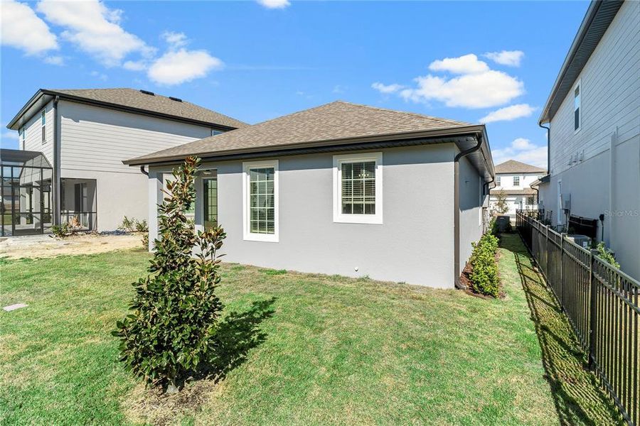 Exterior details and patio area of a home in Reunion Village, Kissimmee (Image 27).