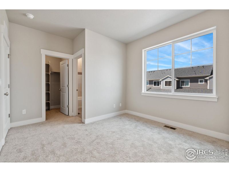 Second bedroom w/ walk in closet