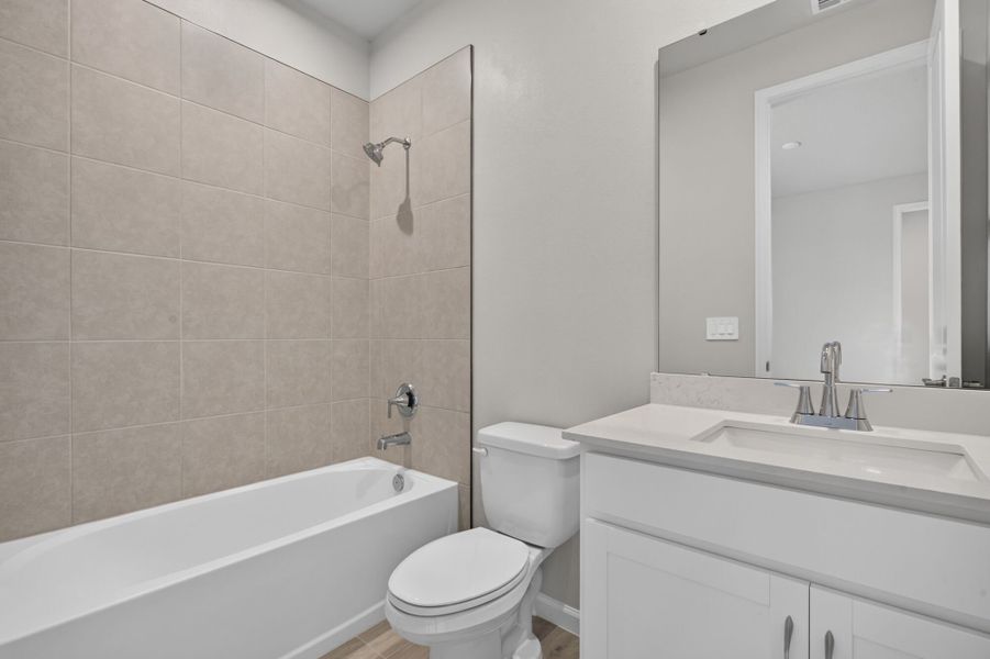 Furnished interior view inside a new home in Pasadena Ridge Master, Dade City (Image 7).