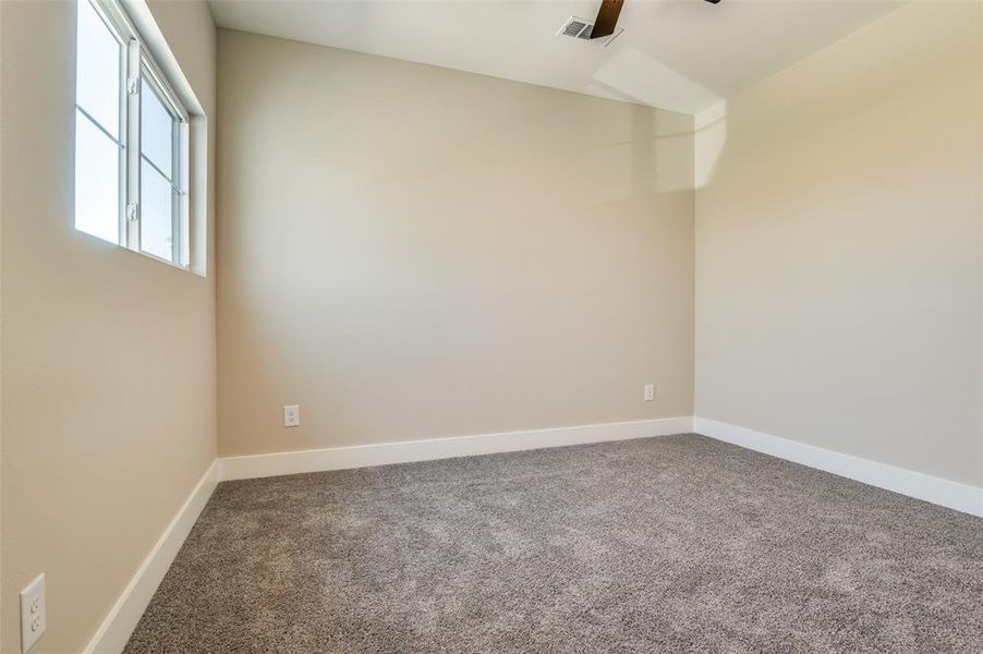Guest bedroom and ceiling fan Guest bedroom and ceiling fan