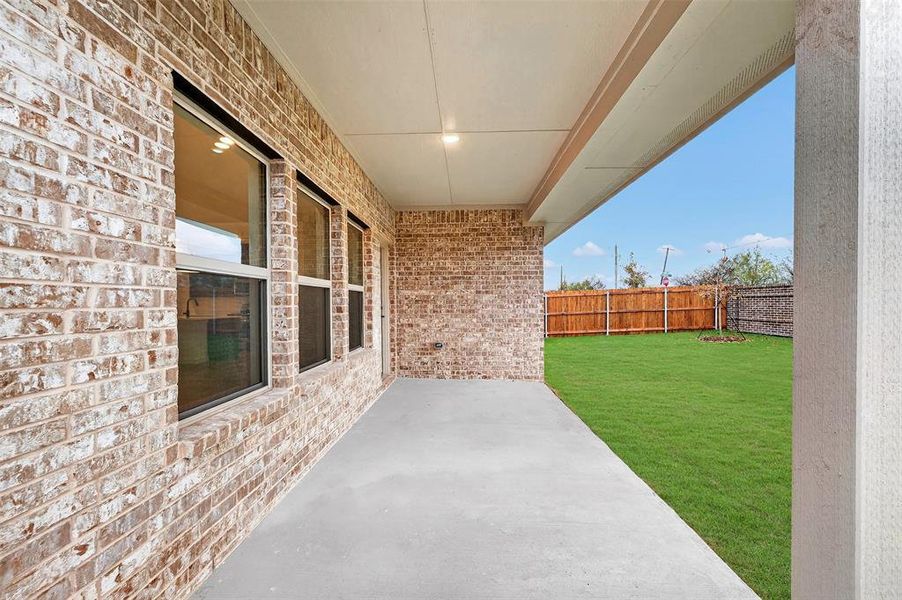 Exterior details and patio area of a home in Caldwell Lakes, Dallas (Image 3).