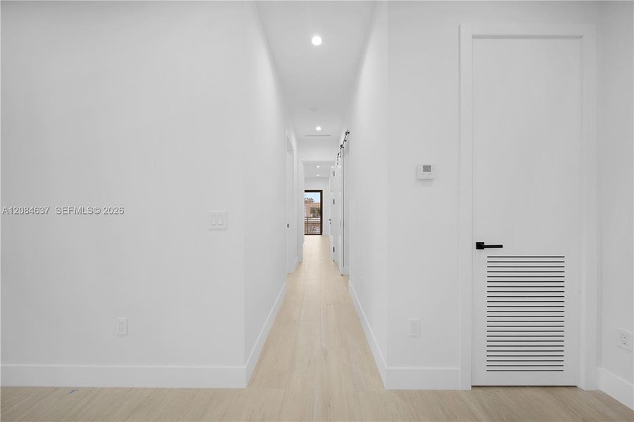 Spacious, unfurnished interior of a new home in , Fort Lauderdale (Image 22).